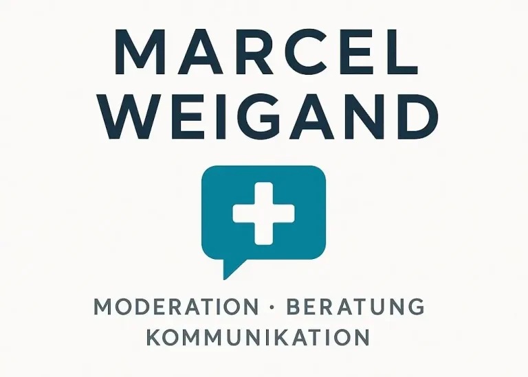 Logo von Moderator, Berater und Podcaster Marcel Weigand zeigt ein weißes Plus Symbol in türkisfarbener Sprechblase